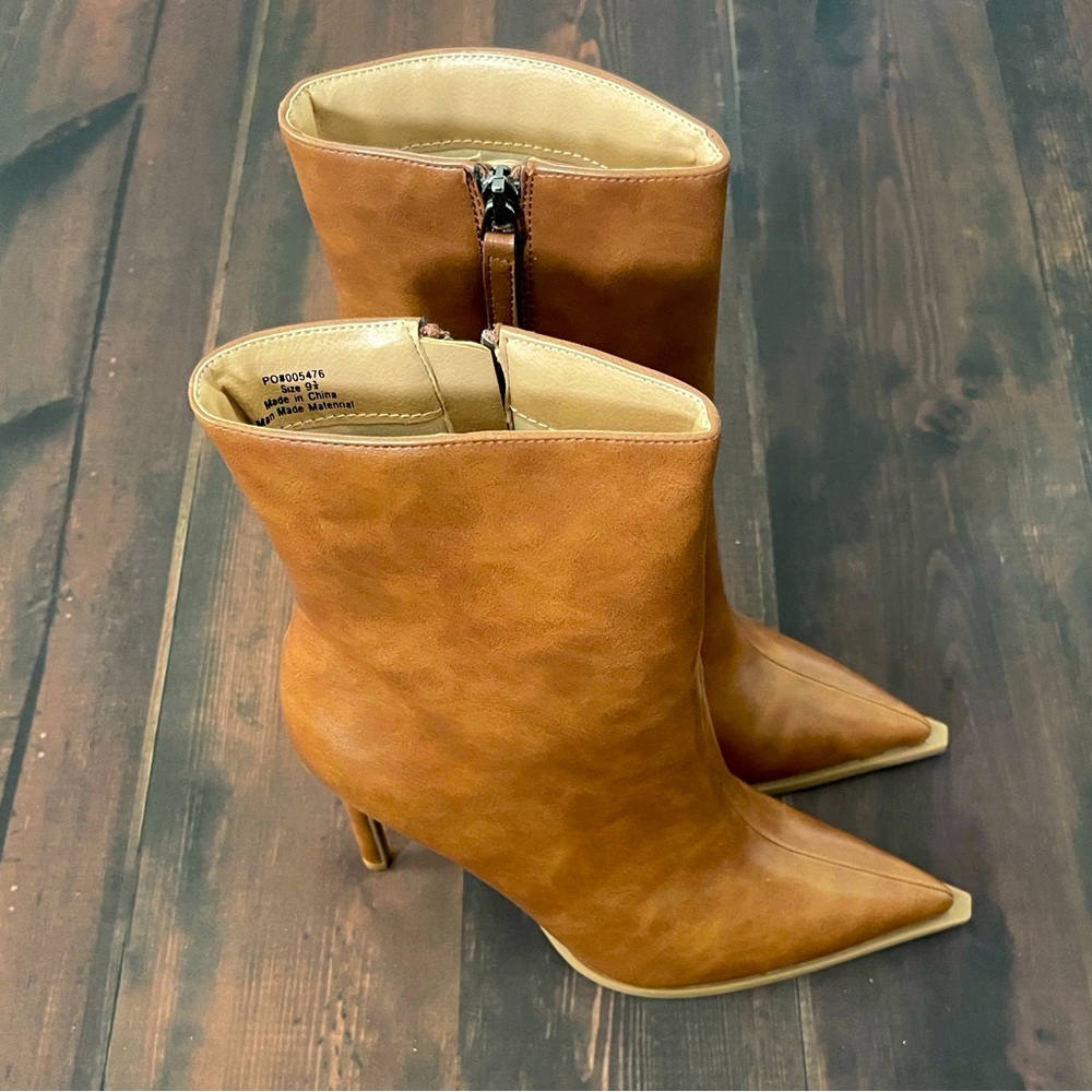 Cognac heel booties